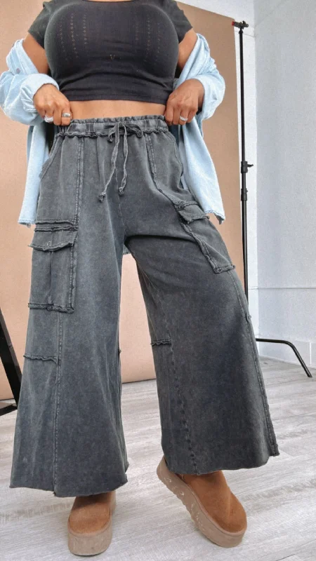 Super Discount Down For It Distressed Cargo Pant, Black