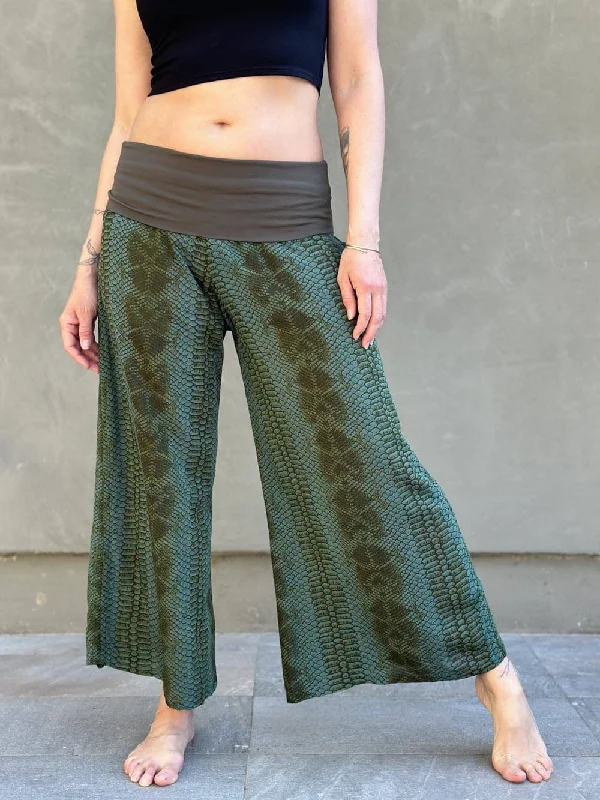 Weekend Specials to Relish Snake Print Ruched Pant