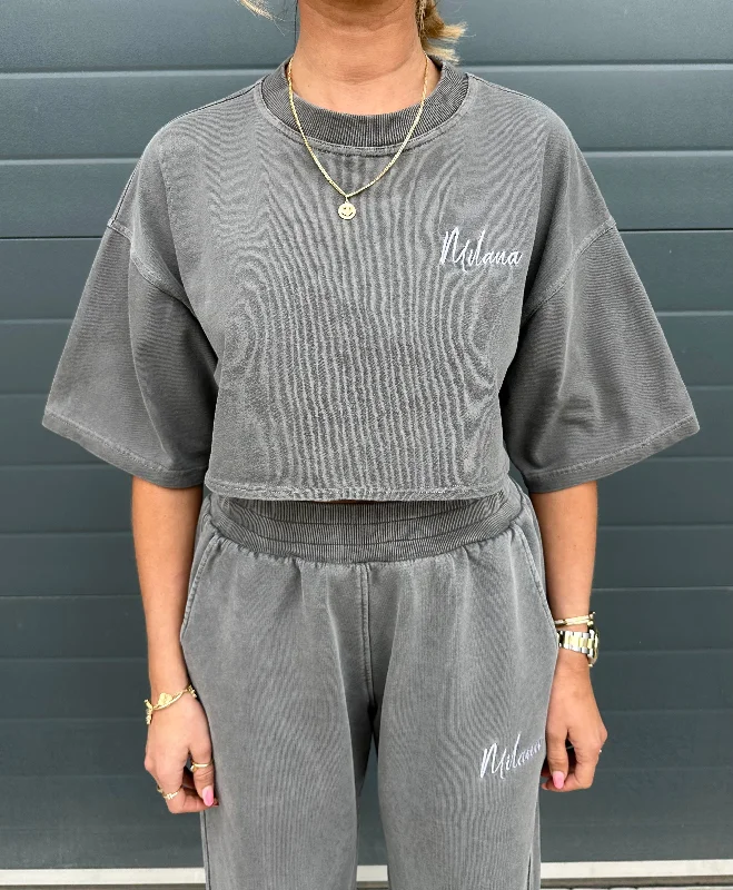 Season Finale Sale Charcoal Essential Cropped Heavyweight T-shirt.