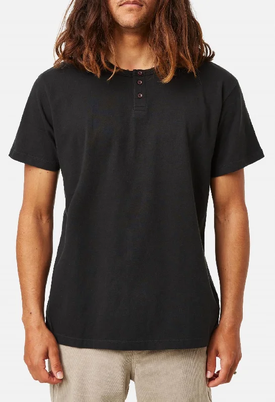 Steals and Deals Mesa Henley Shirt In Black