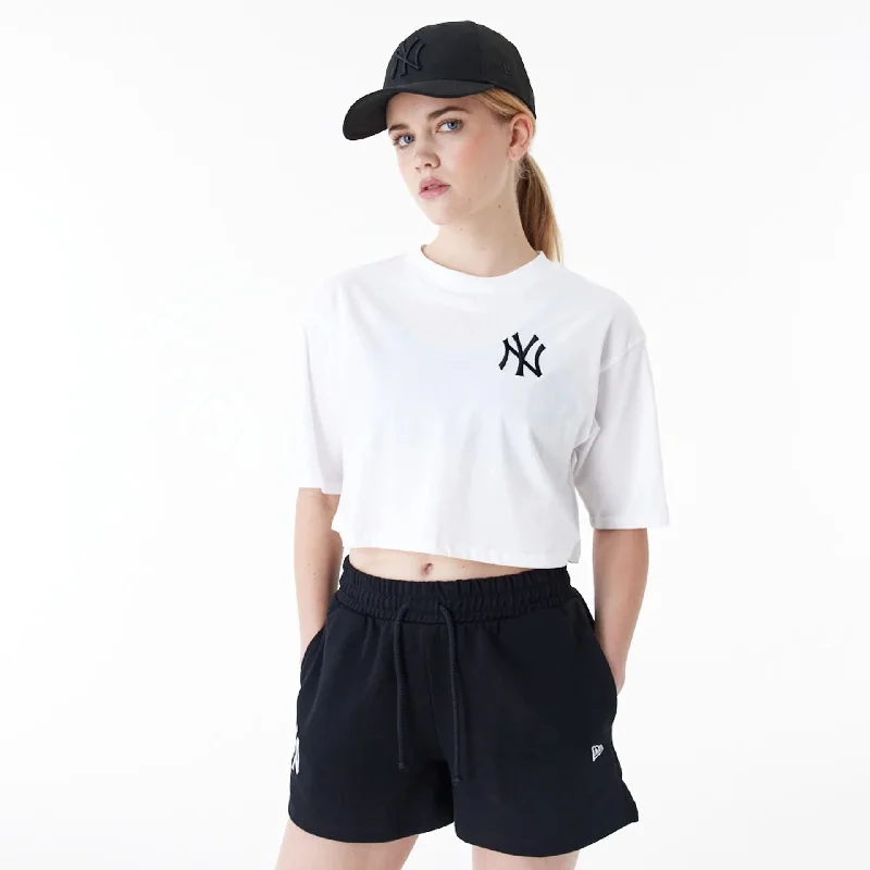 Online Exclusive New York Yankees Womens MLB Lifestyle White Crop T-Shirt